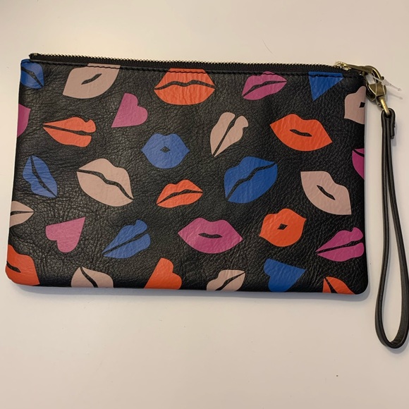 Fossil Handbags - NWOT Fossil Leather Wristlet/Wallet